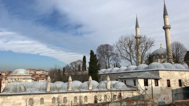 ANTIGA MESQUITA DA SULTANA-MÃE (Atik Valide Camii)